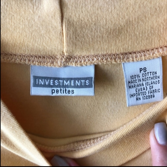 Retro Mockneck Pale Yellow top - Picture 3 of 3